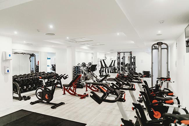 Спортивне спорядження для тренажерного залу