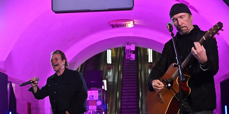 Визит U2 в Украину во время войны Визит U2 в Украину во время войны